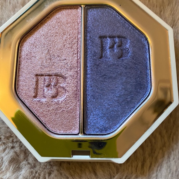 Fenty Beauty highlighter in Sand Castle/Mint’d Mojito and 7DayWknd/Poolside - Picture 3 of 7